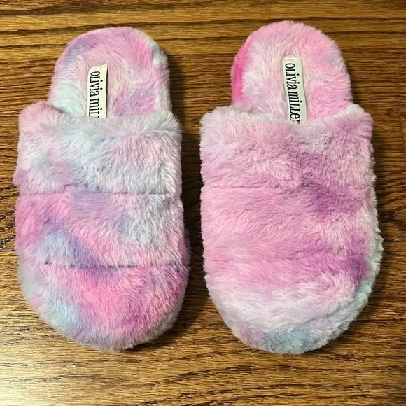 Olivia Miller Women’s Slipper - Picture 2 of 6